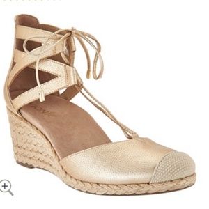 Vionic Calypso Gold Metallic Espadrille Wedges 10